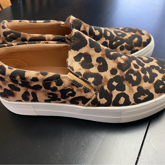 Steve Madden slide on sneaker - Picture 2 of 3